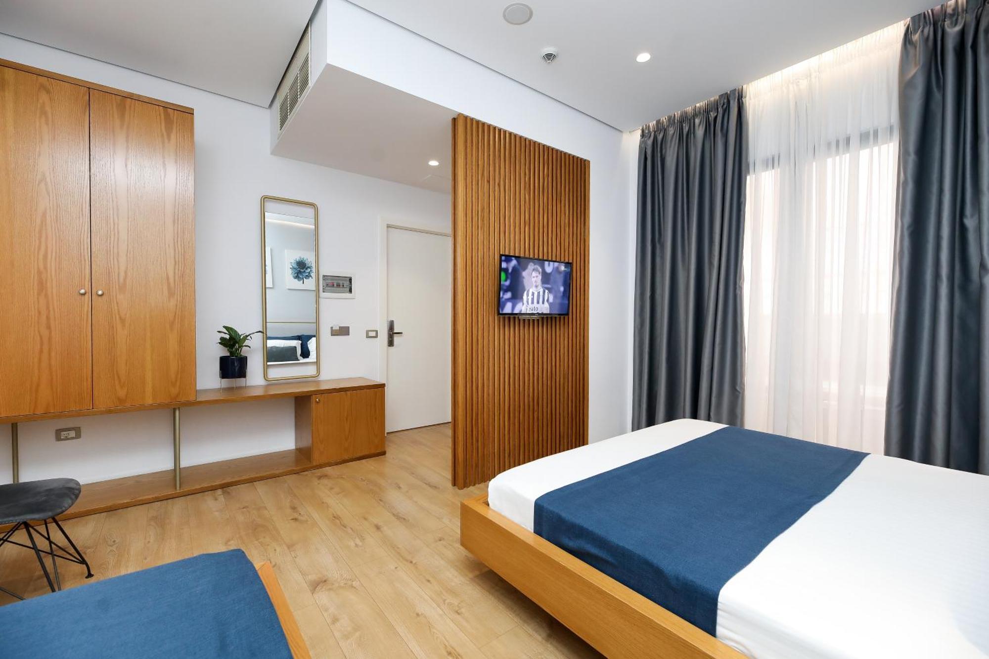 H&M Hotel Vlorë 外观 照片